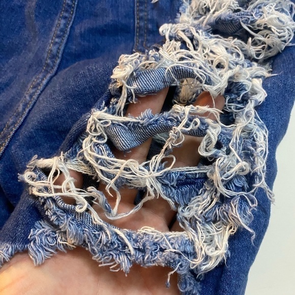 🆕Fashion Nova - Yes Now Distressed Bermuda Shorts - Picture 9 of 10